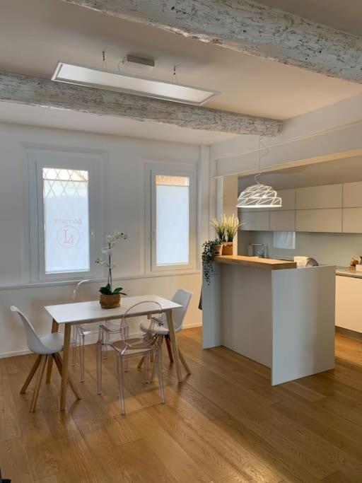 פררה Interno4Home: In Centro Storico Con Posto Auto מראה חיצוני תמונה